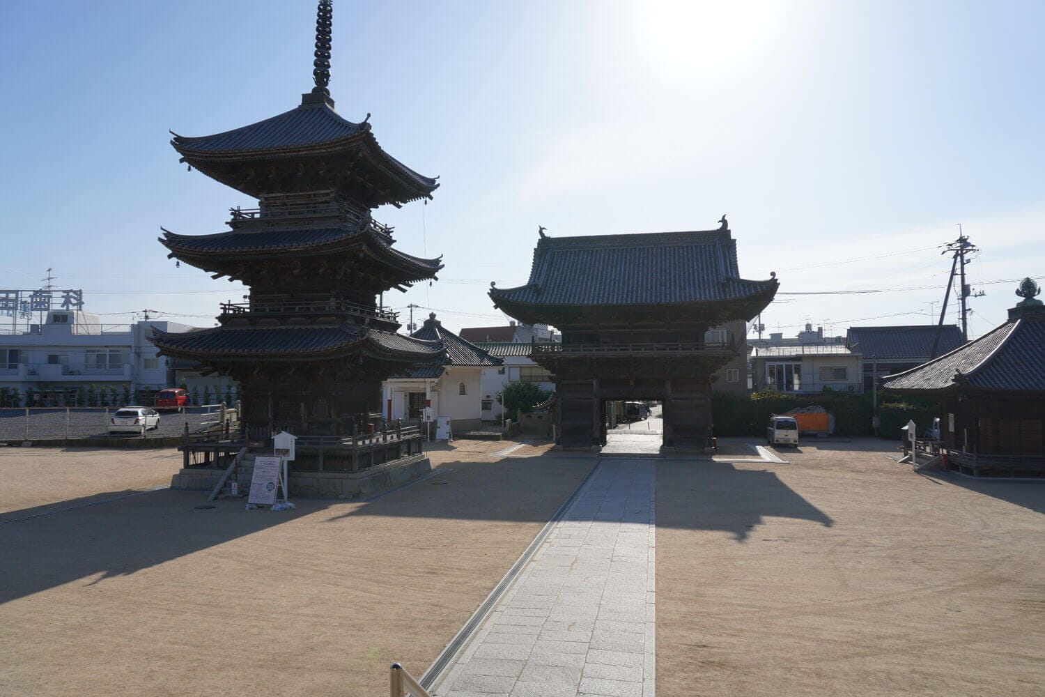 日本三大奇祭の西大寺観音院と五福を授かるレトロな町並みの画像